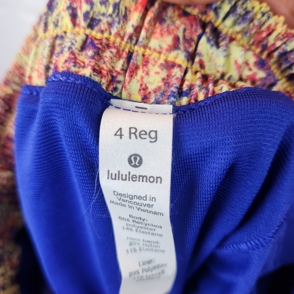 LULULEMON Hotty Hot shorts Seawheeze 2019 size 4 in EUC - Picture 6 of 8